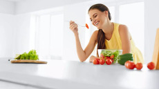 Χοληστερόλη: Μία διαιτολόγος προτείνει 8 τρόπους να τη ρίξουμε χαμηλά