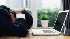 Γιατί εργαζόμαστε λιγότερο σκληρά τις Παρασκευές; Η τετραήμερη εβδομάδα εργασίας και τα οφέλη της