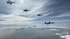 «Onyx Dive»: Οκτώ ελληνικά μαχητικά F-16 συνόδευσαν αμερικανικό βομβαρδιστικό Β-1Β - Δείτε φωτογραφίες