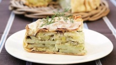 Πατατόπιτα: 10 τρόποι για να γίνει το εύκολο πιάτο σας για κάθε ώρα της ημέρας