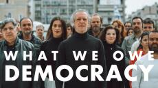 «Τι οφείλουμε στη Δημοκρατία»: Γιάννης Τσορτέκης και άλλοι 30 καλλιτέχνες συμμετέχουν σε μια παράσταση - εγκατάσταση 