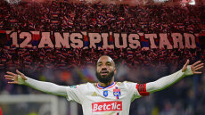 Στον τελικό Κυπέλλου μετά από 12 χρόνια η Λυών - Πήδηξαν στον αγωνιστικό χώρο οι οπαδοί της - Δείτε βίντεο