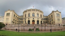 Νορβηγία: Τηλεφώνημα για βόμβα στη Βουλή