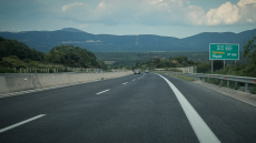 Κυκλοφοριακές ρυθμίσεις στον αυτοκινητόδρομο Κόρινθος-Τρίπολη-Καλαμάτα για τη μεταφορά τμημάτων ανεμογεννητριών