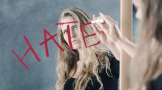 Εμμονή με την εμφάνιση: Η διαταραχή που μαστίζει τους εφήβους – Ποιοι επηρεάζονται περισσότερο