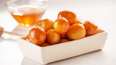 Νόστιμοι και υγιεινοί λουκουμάδες στη φριτέζα αέρος σε 10′