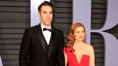 Άιλα Φίσερ μετά το δύσκολο διαζύγιο με τον Σάσα Μπάρον Κοέν: Προσπαθώ να θυμίσω στον εαυτό μου ποια είμαι έξω από τη σχέση
