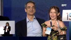 Συνέδριο ΝΔ: Το απρόοπτο με τον Χατζηδάκη και ένα κοριτσάκι - «Μιλάω και μου κλέβεις την παράσταση»