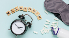 Μελατονίνη: Πώς να τη χρησιμοποιήσουμε για να εξασφαλίσουμε έναν καλύτερο ύπνο