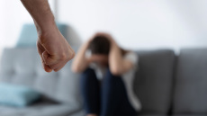 Ενδοοικογενειακή βία: Οι οδηγίες της ΕΛ.ΑΣ. στους αστυνομικούς