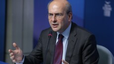 Aυξήσεις παροχών €500 εκατ. σε συνταξιούχους και αγρότες το 2025