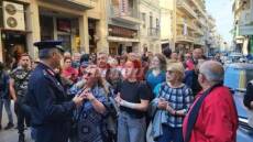 Πάτρα: Κατάληψη του Δημαρχείου από συμβασιούχους, που κατήγγειλαν επιθέσεις από κουκουλοφόρους τα ξημερώματα