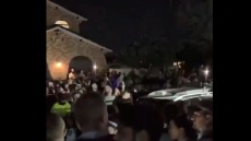 Σίδνεϊ: Επεισόδια έξω από την εκκλησία που μαχαιρώθηκε ο ιερέας - Πιστοί πήγαν να λιντσάρουν τον δράστη