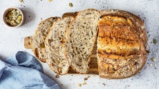Ψωμί στο σπίτι αλλιώς: με χαρούπι, φαγόπυρο, ρεβιθάλευρο, αλεύρι ολικής και ζέας