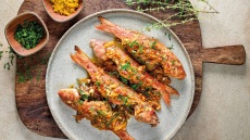 Μπαρμπούνια τηγανητά με την τεχνική εσκαμπές