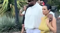 Η Μπιάνκα Σενσόρι πρωτοτύπησε αλλά και πάλι συζητήθηκε - Μπήκε στη Disneyland χωρίς παπούτσια και προκάλεσε αντιδράσεις