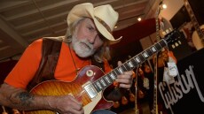 Πέθανε ο Dickey Betts, κιθαρίστας του ροκ συγκροτήματος Allman Brothers - Βίντεο 