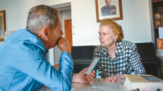 Η χήρα του Μουστακλή μιλάει στον Δανίκα: Απετάχθη ως δημοκρατικός, συνελήφθη ως δεξιός και εξορίστηκε ως κομμουνιστής 