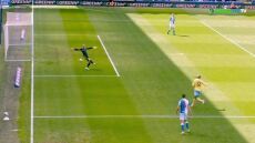 Η γκάφα της χρονιάς -  Τραγελαφικό αυτογκόλ από τον τερματοφύλακα της Μπλάκμπερν - Βίντεο 