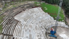 Θάσος: Το αρχαίο θέατρο αποκαταστάθηκε μετά από 11 χρόνια με το φημισμένο λευκό μάρμαρο του νησιού