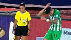 Οπαδός στην Κολομβία πέταξαν μαχαίρι σε ποδοσφαιριστή την ώρα εκτέλεσης κόρνερ - Βίντεο 