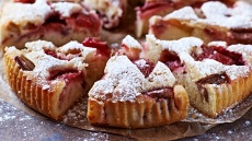 Κέικ λεμονιού με φράουλες