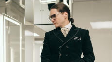 Καρλ Λάγκερφελντ: Στη δημοσιότητα το τρέιλερ της σειράς για τον σχεδιαστή μόδας