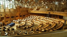 Σκωτία: Απορρίφθηκε η πρόταση δυσπιστίας κατά της κυβέρνησης - Ξεκινούν διαδικασίες για την αντικατάσταση του Γιουσάφ