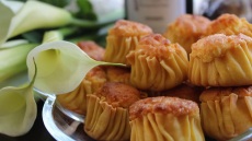 Τα πασχαλινά γλυκά τυροπιτάκια της Τήνου (+ συνταγή)