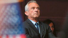 Εκλογές ΗΠΑ: Ο «ψεκ» Κένεντι μπαίνει σφήνα για πρόεδρος ανάμεσα σε Μπάιντεν και Τραμπ