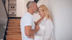 Λίμπιντο: Οι παράγοντες που την επηρεάζουν σε κάθε δεκαετία της ζωής – Ο ρόλος των ορμονών