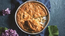 Πασχαλινές πίτες: οι πιο νόστιμες γλυκές και αλμυρές πρωταγωνίστριες της γιορτής (+συνταγή)