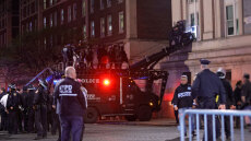 Πανεπιστήμιο Κολούμπια: Καρέ καρέ η έφοδος της αστυνομίας μετά την κατάληψη - 100 συλλήψεις φιλοπαλαιστινίων