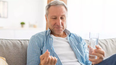 SOS για τους άνδρες που παίρνουν αγωγή για τριχόπτωση: Το σκεύασμα που ρίχνει λίμπιντο και διάθεση