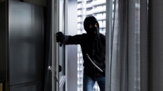 Άργος: Νεαροί διέρρηξαν πέντε σπίτια σε λίγη ώρα