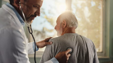 Καρκίνος Πνεύμονα: Όλες οι εξελίξεις στη θεραπεία – Η εξέταση που εντοπίζει εγκαίρως τη νόσο