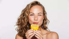 Το μοσχομυριστό φρούτο που ενισχύει το κολλαγόνο και αυξάνει την απορρόφηση σιδήρου