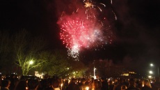 ΕΛΑΣ: «Έχασα τρία δάχτυλα» - Το βίντεο για τα βεγγαλικά και τα πυροτεχνήματα που «δεν είναι παιχνίδι»