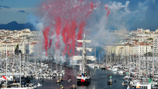Ολυμπιακή φλόγα: Χιλιάδες κόσμου την υποδέχθηκαν στη Μασσαλία - Δείτε την εντυπωσιακή τελετή
