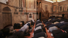 Μονή Χώρας: Μετά την προκλητική φιέστα Ερντογάν εκατοντάδες μουσουλμάνοι συνέρρευσαν για την πρώτη προσευχή στο τζαμί