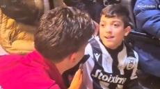 ΠΑΟΚ: Συγκίνησε ο μικρός Γιάννης με την ατάκα του στον Τζολάκη - «Μακάρι να πάρετε το Conference League»