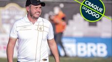 Στη Βραζιλία προπονητής παραιτήθηκε στο ημίχρονο λόγω διαφωνίας με τον πρόεδρο και ο γιατρός οδήγησε την ομάδα στη νίκη