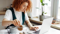 Τσιμπολογήματα ανάμεσα στα γεύματα: 3 τρόποι για να τα αποφύγετε