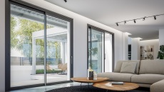 Αναβαθμίζουμε το σπίτι μας με κουφώματα αλουμινίου, μοντέρνας αισθητικής και υψηλής απόδοσης