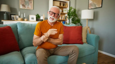 Μουδιάσματα και τσιμπήματα: Ποια πάθηση μαρτυρούν – Ποιοι κινδυνεύουν περισσότερο