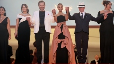 Φεστιβάλ Καννών: Η «Εμίλια Περέζ» επισκίασε τον Λάνθιμο - 12λεπτο standing ovation και δάκρυα για τους πρωταγωνιστές - Δείτε βίντεο