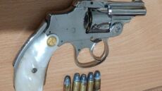 Κολωνός: Συνελήφθη 17χρονος με γεμάτο περίστροφο