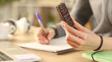 Πανελλήνιες: 10 υγιεινά γλυκά σνακ που δίνουν ενέργεια