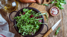 Το πασίγνωστο πράσινο σαλατικό που μάχεται τον καρκίνο και προστατεύει άμυνα και όραση