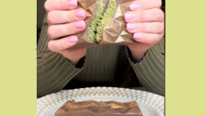 H λαχταριστή σοκολάτα με φιστίκι Αιγίνης που έχει γίνει viral στο TikTok